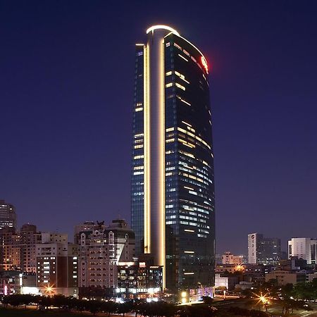 The Landis Taichung Hotel Exterior foto The hotel at night