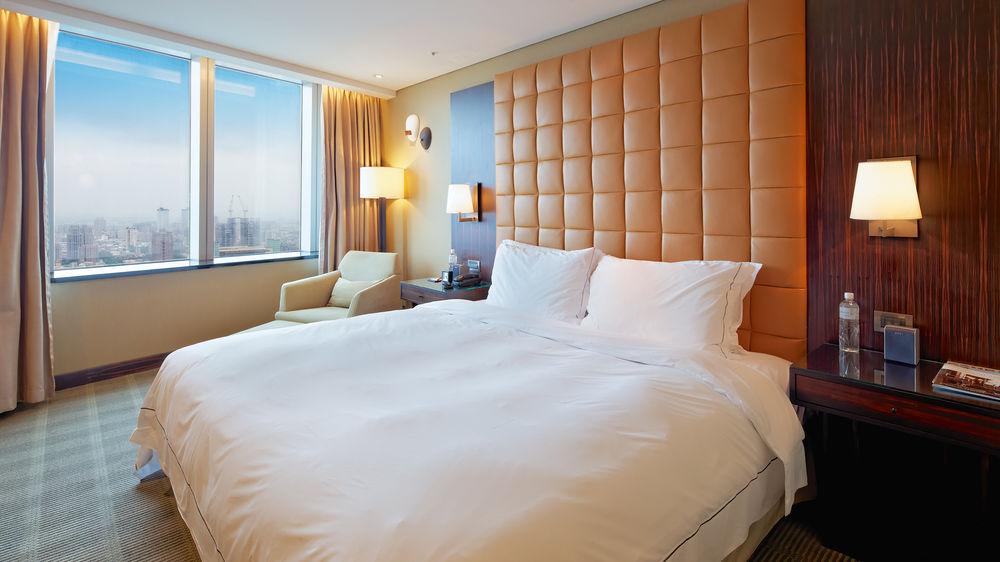 The Landis Taichung Hotel Exterior foto A bedroom at the hotel