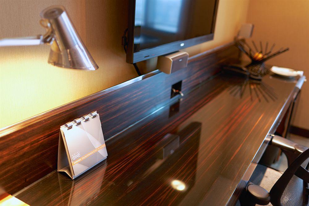 The Landis Taichung Hotel Exterior foto A hotel room with a calendar