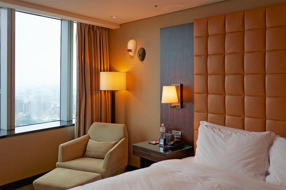 The Landis Taichung Hotel Exterior foto A room at the hotel