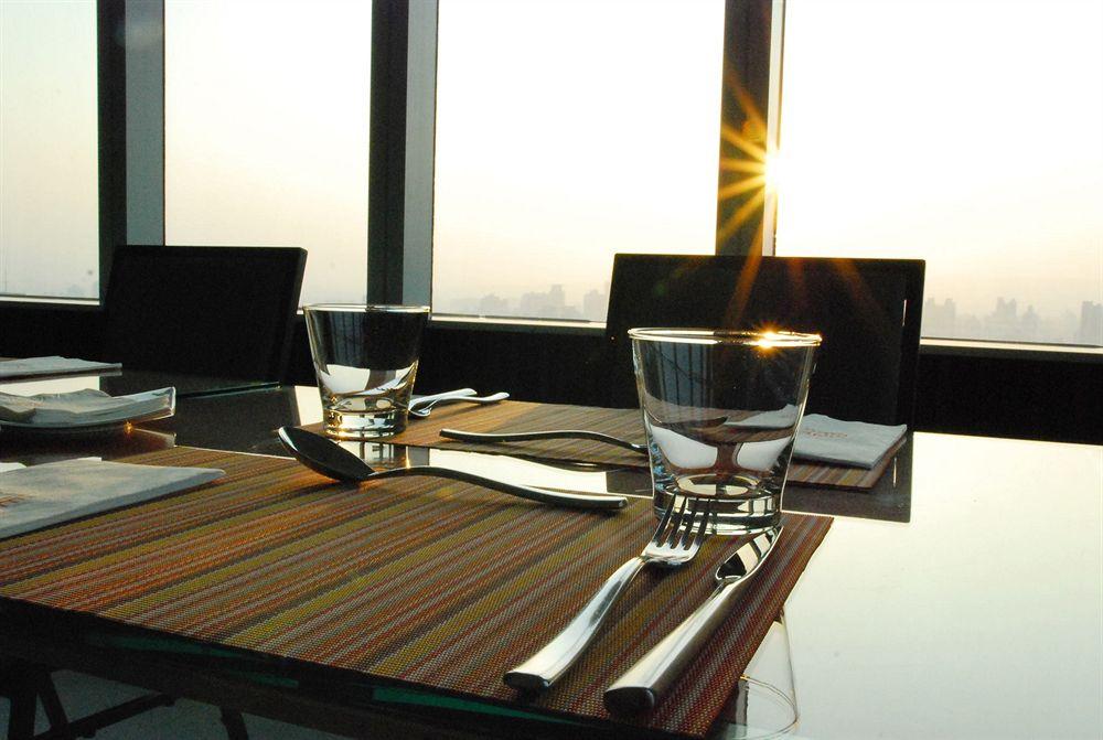 The Landis Taichung Hotel Exterior foto A table set for dinner