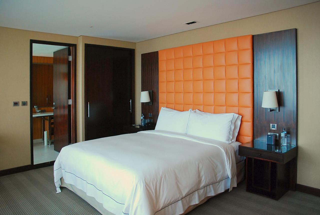 The Landis Taichung Hotel Exterior foto A bedroom at the Sheraton Addis