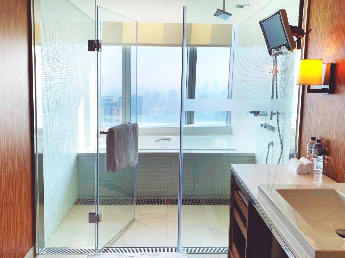 The Landis Taichung Hotel Exterior foto A shower enclosure